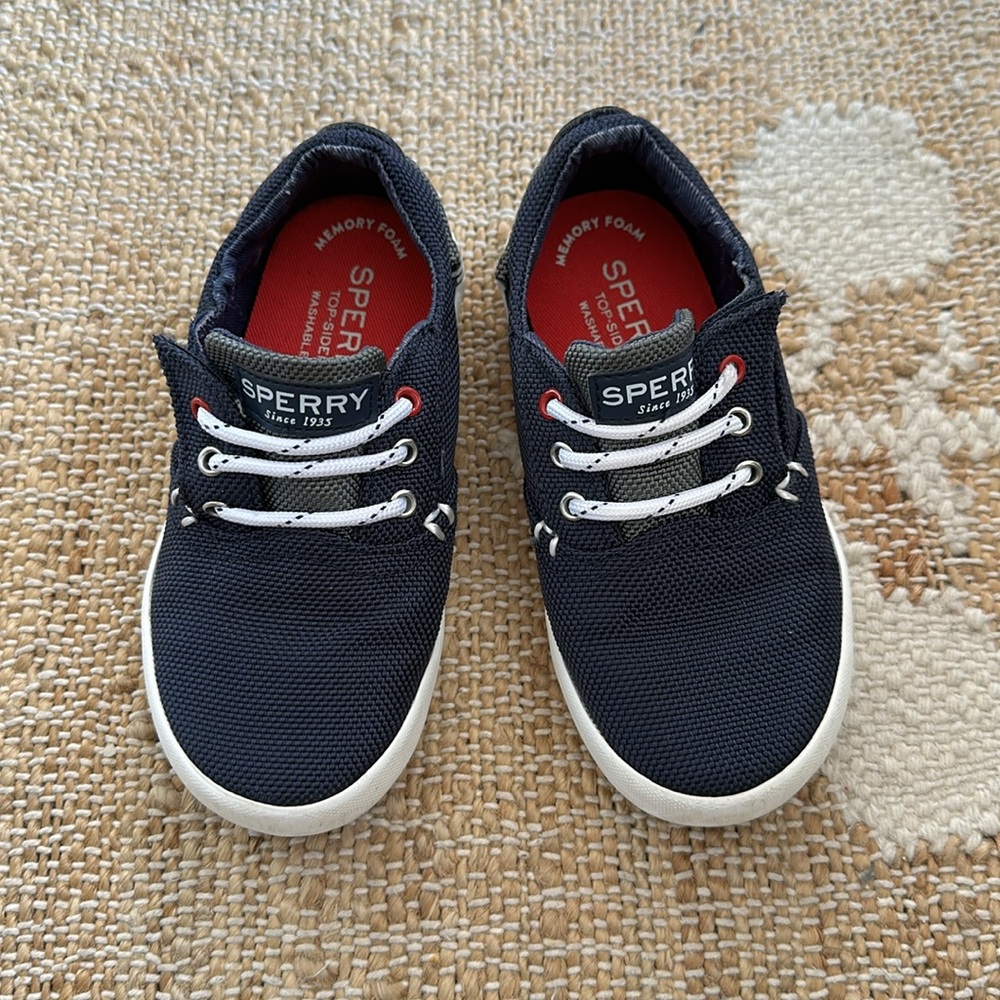 Toddler boys sneaker 8.5